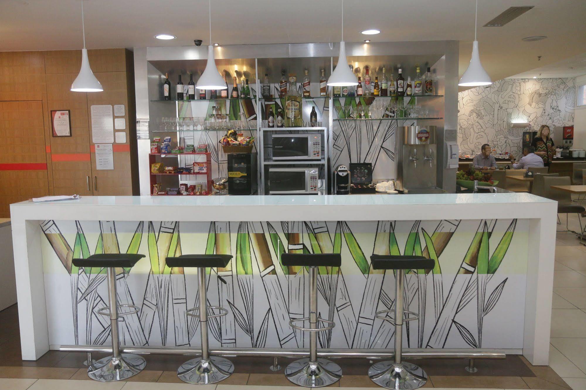 Ibis Feira De Santana Hotell Exteriör bild